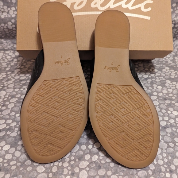 NWT Black Sandals Zodiac Size 7 - Picture 2 of 3